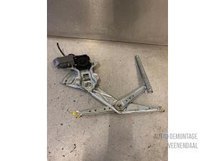Gebruikte Raammechaniek 4Deurs rechts-voor Alfa Romeo 166 2.5 V6 24V Prijs € 27,50 Margeregeling aangeboden door Autodeleninkleur