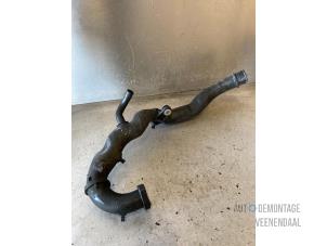 Gebruikte Luchtinlaat slang Renault Trafic New (FL) 2.0 dCi 16V 115 Prijs € 20,00 Margeregeling aangeboden door Autodeleninkleur