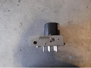 Gebruikte ABS Pomp Mercedes C (W203) 2.0 C-200K 16V Prijs € 40,00 Margeregeling aangeboden door Autodeleninkleur