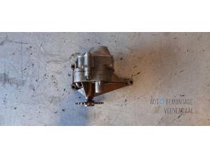 Gebruikte Oliepomp Mercedes C (W203) 2.0 C-200K 16V Prijs € 40,00 Margeregeling aangeboden door Autodeleninkleur