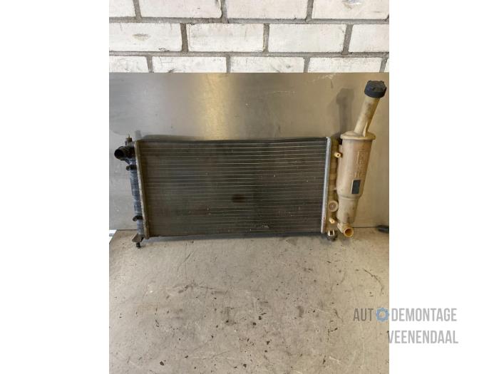Gebruikte Radiateur Fiat Punto II (188) 1.2 16V Prijs € 20,00 Margeregeling aangeboden door Autodeleninkleur