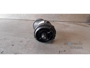 Gebruikte Luchtrooster Dashboard Mini Mini (R56) 1.6 16V Cooper Prijs € 7,00 Margeregeling aangeboden door Autodeleninkleur
