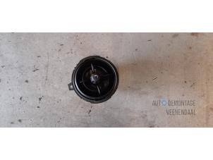 Gebruikte Luchtrooster Dashboard Mini Mini (R56) 1.6 16V Cooper Prijs € 7,00 Margeregeling aangeboden door Autodeleninkleur