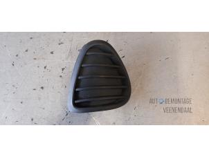 Gebruikte Afdekplaat mistlamp rechts Toyota Avensis (T27) 2.0 16V D-4D-F Prijs € 16,50 Margeregeling aangeboden door Autodeleninkleur