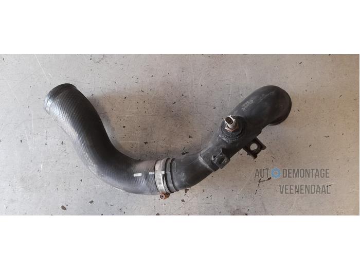 Gebruikte Intercooler Buis Toyota Avensis (T27) 2.0 16V D-4D-F Prijs € 30,00 Margeregeling aangeboden door Autodeleninkleur