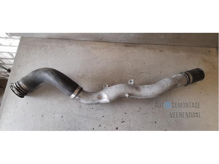 Gebruikte Intercooler Buis Toyota Avensis (T27) 2.0 16V D-4D-F Prijs € 30,00 Margeregeling aangeboden door Autodeleninkleur