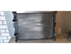 Gebruikte Radiateur Renault Scénic II (JM) 1.6 16V Prijs € 20,00 Margeregeling aangeboden door Autodeleninkleur