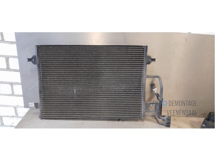 Gebruikte Airco Condensor Volkswagen Passat Variant (3B6) 2.3 V5 20V Prijs € 25,00 Margeregeling aangeboden door Autodeleninkleur