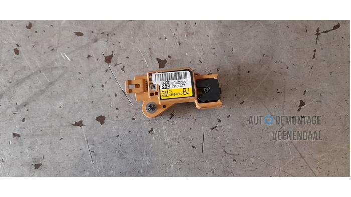 Gebruikte Airbag Sensor Opel Signum (F48) 2.2 DGI 16V Prijs € 30,00 Margeregeling aangeboden door Autodeleninkleur