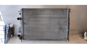 Gebruikte Radiateur Renault Scénic I (JA) 1.6 16V Prijs € 15,00 Margeregeling aangeboden door Autodeleninkleur