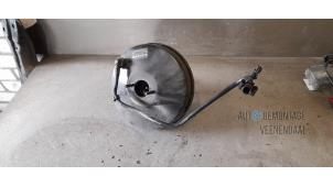 Gebruikte Rembooster Renault Twingo II (CN) 1.2 16V Prijs € 50,00 Margeregeling aangeboden door Autodeleninkleur