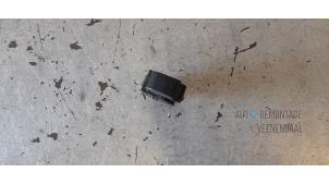 Gebruikte Ruit schakelaar elektrisch Toyota Corolla Verso (R10/11) 1.8 16V VVT-i Prijs € 8,00 Margeregeling aangeboden door Autodeleninkleur