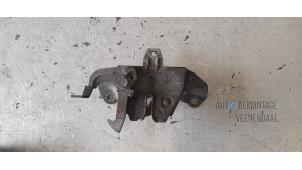 Gebruikte Slotmechaniek Motorkap Mitsubishi Colt (CA/CC) 1.3 i GL,EL 12V Prijs € 8,00 Margeregeling aangeboden door Autodeleninkleur