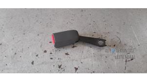 Gebruikte Veiligheidsgordel Insteek links-voor Mitsubishi Colt (CA/CC) 1.3 i GL,EL 12V Prijs € 22,00 Margeregeling aangeboden door Autodeleninkleur