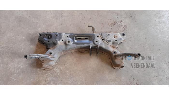 Subframe van een Ford Fiesta 6 (JA8) 1.4 16V 2010
