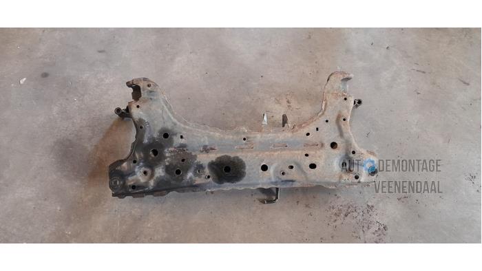 Subframe van een Ford Fiesta 6 (JA8) 1.4 16V 2010