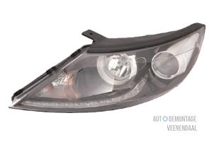 Nieuwe Koplamp links Kia Sportage (SL) Prijs € 338,80 Inclusief btw aangeboden door Autodeleninkleur
