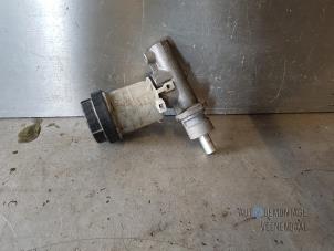 Gebruikte Hoofdremcilinder Volvo V40 (VW) 2.0 16V Prijs € 15,00 Margeregeling aangeboden door Autodeleninkleur