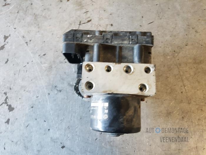 Gebruikte ABS Pomp Volkswagen Golf IV (1J1) 1.4 16V Prijs € 12,00 Margeregeling aangeboden door Autodeleninkleur