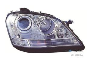 Nieuwe Koplamp rechts Mercedes ML II (164/4JG) Prijs € 182,71 Inclusief btw aangeboden door Autodeleninkleur