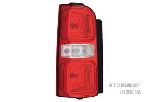 Nieuwe Achterlicht links Peugeot Traveller Prijs € 91,96 Inclusief btw aangeboden door Autodeleninkleur