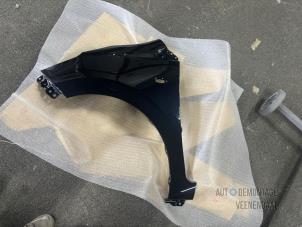 Nieuwe Scherm links-voor Peugeot 108 Prijs € 332,75 Inclusief btw aangeboden door Autodeleninkleur