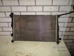 Gebruikte Radiateur Mercedes A (W168) 1.4 A-140 Prijs € 37,40 Margeregeling aangeboden door Autodeleninkleur
