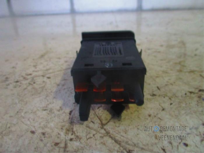 Frontscreen heating switch - 9949901f-4ed0-401f-8b97-4eb91ff41423.jpg