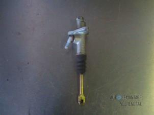 Gebruikte Koppeling Hoofd Cilinder Alfa Romeo 146 (930B) 1.6 ie Prijs € 22,00 Margeregeling aangeboden door Autodeleninkleur