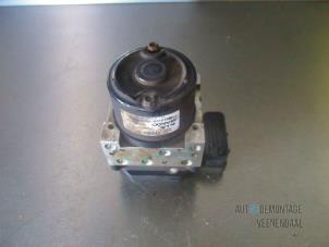 Gebruikte ABS Pomp Kia Carnival 2 (FIB/FLD) 2.5 V6 24V Prijs € 85,00 Margeregeling aangeboden door Autodeleninkleur