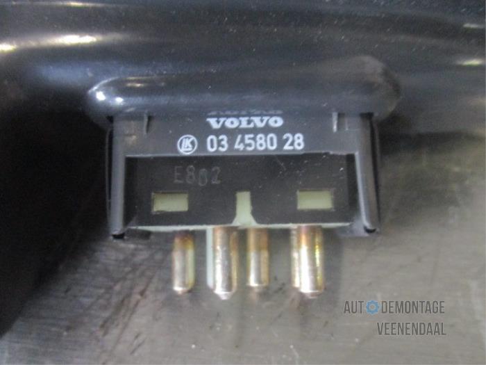 Ruit schakelaar elektrisch van een Volvo V40 (VW) 1.9 16V T4 1998