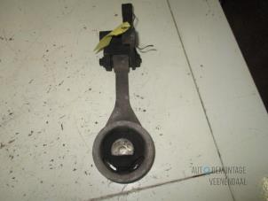 Gebruikte Motorsteun Mazda 121 (JA/JB) 1.3 Prijs € 16,50 Margeregeling aangeboden door Autodeleninkleur