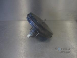 Gebruikte Rembekrachtiger Ford Focus 1 Wagon 1.6 16V Prijs € 48,40 Margeregeling aangeboden door Autodeleninkleur