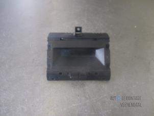 Gebruikte Display Interieur Renault Laguna I Grandtour (K56) 1.6 16V Prijs € 15,40 Margeregeling aangeboden door Autodeleninkleur