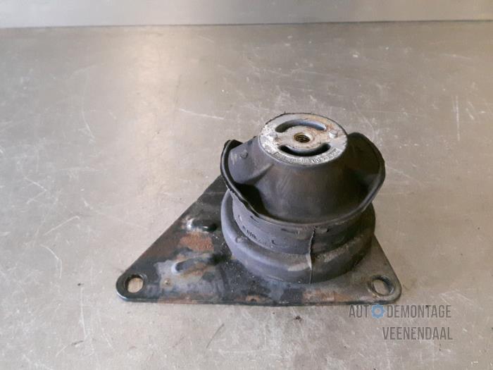 Gebruikte Motorsteun Volkswagen Lupo (6X1) 1.4 60 Prijs € 15,40 Margeregeling aangeboden door Autodeleninkleur