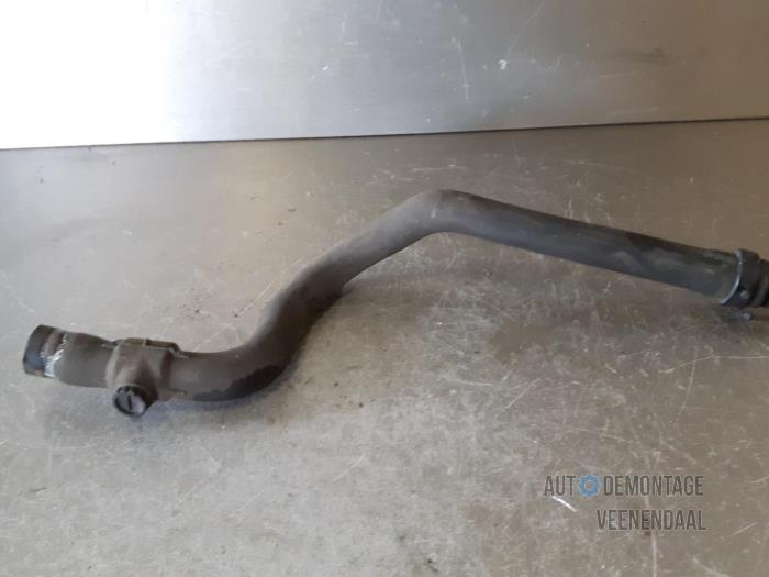 Gebruikte Waterslang aansluiting Renault Clio III (BR/CR) 1.2 16V 75 Prijs € 25,00 Margeregeling aangeboden door Autodeleninkleur