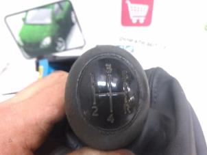 Gebruikte Versnellingspook Renault Scénic II (JM) 1.6 16V Prijs € 20,00 Margeregeling aangeboden door Autodemontagebedrijf R. Poeste B.V.