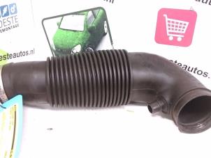 Gebruikte Luchtinlaat slang Peugeot 307 (3A/C/D) 1.6 16V Prijs € 20,00 Margeregeling aangeboden door Autodemontagebedrijf R. Poeste B.V.