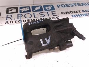 Gebruikte Remklauw (Tang) links-voor Ford Focus 1 Wagon 1.6 16V Prijs € 20,00 Margeregeling aangeboden door Autodemontagebedrijf R. Poeste B.V.