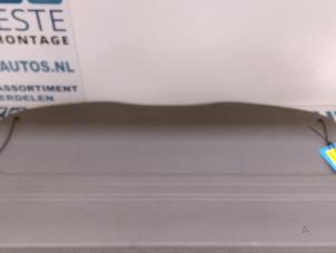 Gebruikte Hoedenplank Renault Scénic II (JM) 1.6 16V Prijs € 25,00 Margeregeling aangeboden door Autodemontagebedrijf R. Poeste B.V.