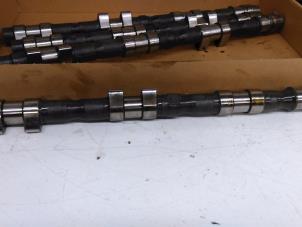 Nokkenas set van een Alfa Romeo 166  2001