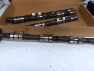 Nokkenas set van een Alfa Romeo 166  2001