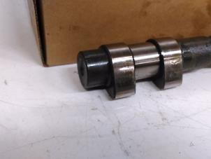 Nokkenas set van een Alfa Romeo 166  2001