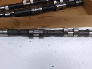 Nokkenas set van een Alfa Romeo 166  2001