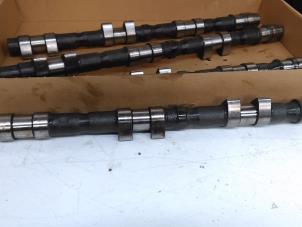 Nokkenas set van een Alfa Romeo 166  2001