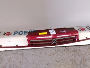 Gebruikte Grille Citroen Xantia (X1/2) 1.6i X,Sensation Prijs € 20,00 Margeregeling aangeboden door Autodemontagebedrijf R. Poeste B.V.