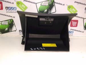 Gebruikte Dashboardkastje Suzuki Liana (ERC/ERD/RH4) Prijs € 40,00 Margeregeling aangeboden door Autodemontagebedrijf R. Poeste B.V.
