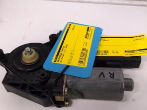 Gebruikte Raammotor Portier Volkswagen Passat Variant (3B6) 1.9 TDI 130 Prijs € 25,00 Margeregeling aangeboden door Autodemontagebedrijf R. Poeste B.V.