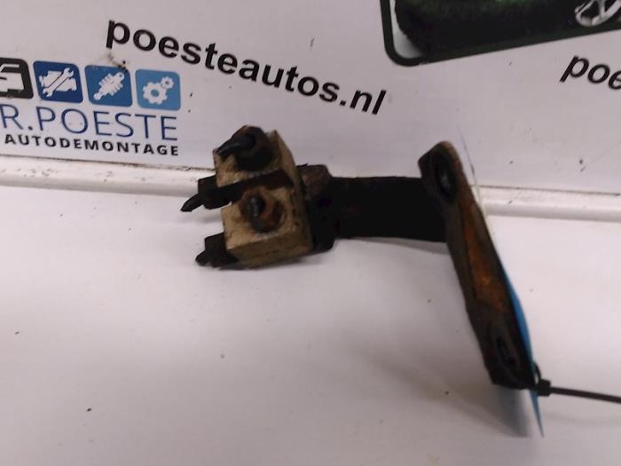 Remdrukverdeler van een Chrysler Voyager/Grand Voyager (RG) 2.4 16V 2004