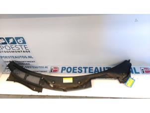 Gebruikte Paravan Renault Scénic II (JM) 1.6 16V Prijs € 30,00 Margeregeling aangeboden door Autodemontagebedrijf R. Poeste B.V.